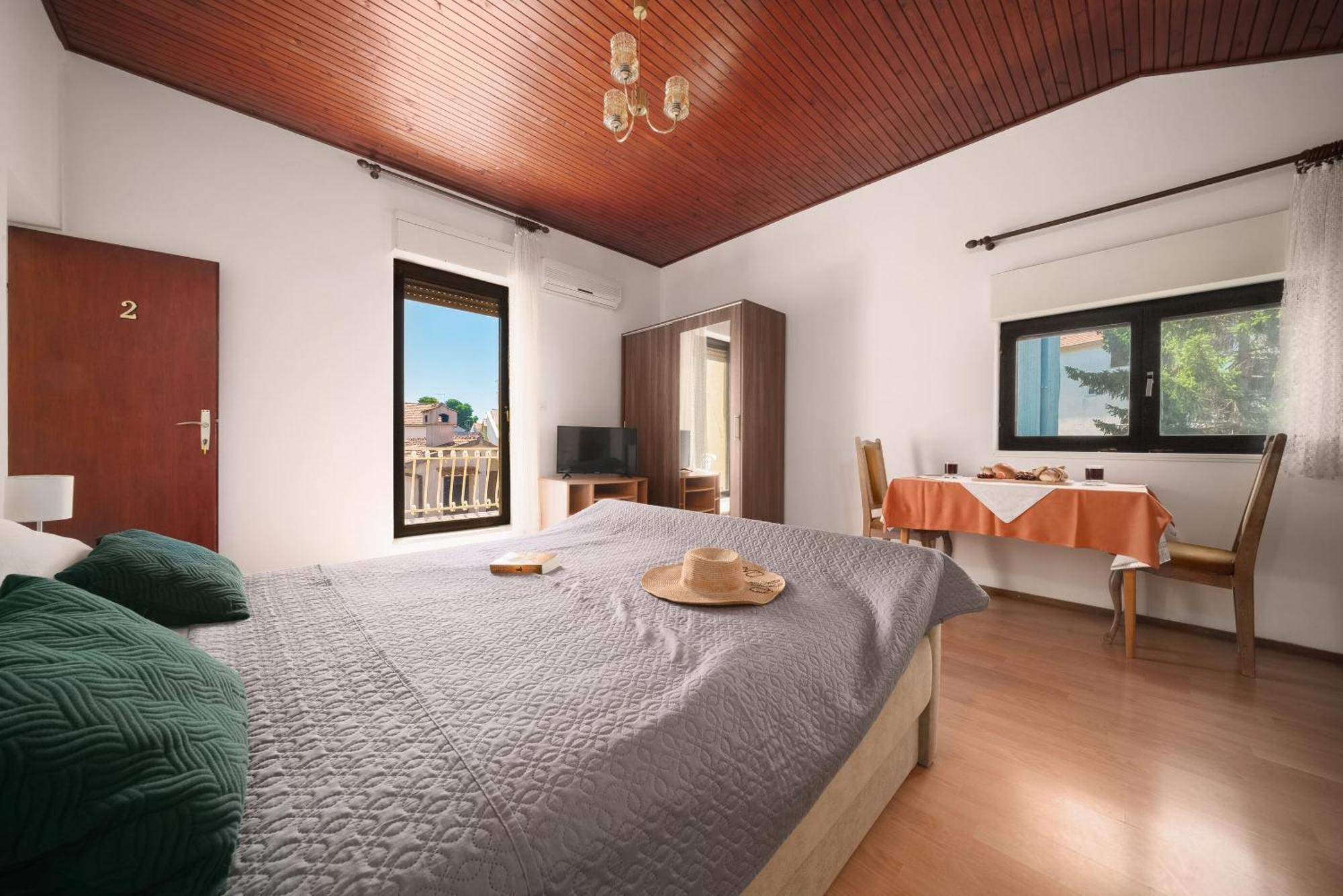 Apartment And Rooms Mrkovic Vodice Exterior foto